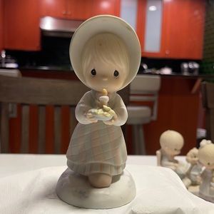 Retired 1988 December precious moments